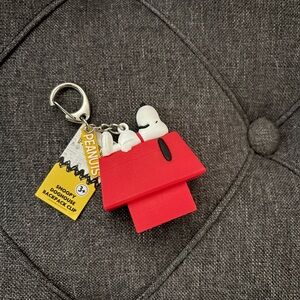Peanuts Snoopy Red Doghouse Keyring